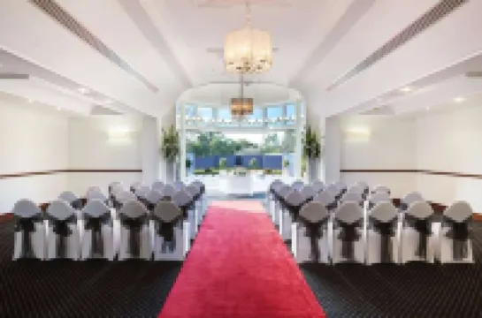 ออลซีซั่นส์รีสอร์ท