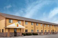 Super 8 by Wyndham Muscatine - parking