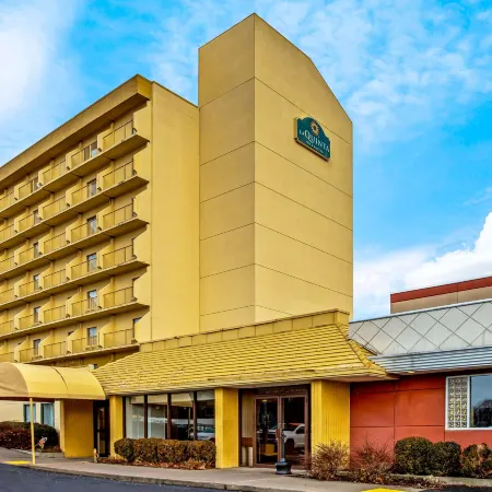 La Quinta Inn & Suites by Wyndham Stamford / New York City