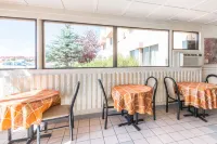 Super 8 by Wyndham Laramie