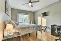 Elegant Detroit Home w/ Yard ~ 5 Mi to Dtwn! Hoteles cerca de Detroit Station