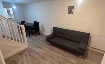 Spacious Luxury 2 Bedroom Apartment, Station 1Min