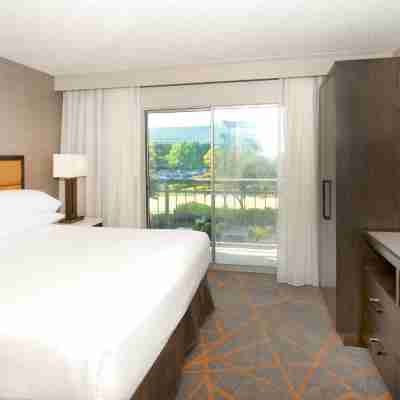 Embassy Suites by Hilton Cincinnati Northeast Blue Ash Rooms