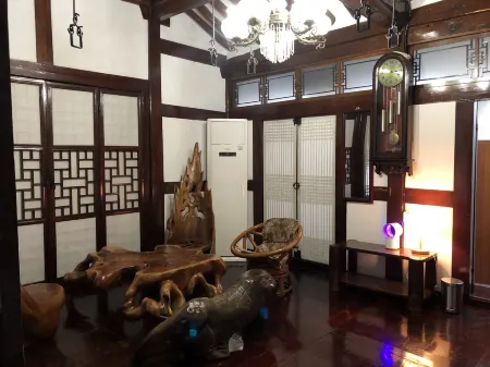 Hanok Stay Chunhwadang Отели рядом с достопримечательностью «Yudalsan Mountain»