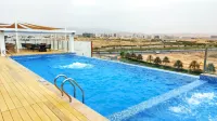 Carnelian Muscat - Airport Hotel - Rooftop Pools