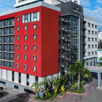 Crowne Plaza DAR ES SALAAM by IHG Отели рядом с достопримечательностью «Dar Es Salaam War Cemetery»