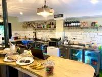Jackaroo Treehouse Rainforest Retreat - bar