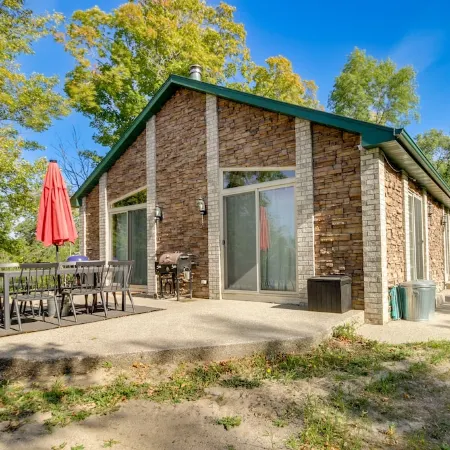 Pet-Friendly Richville Vacation Rental w/ Dock!