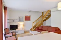 อะโดนิส ดีวอนน์ เรสซิเดนซ์ ดู ลัค