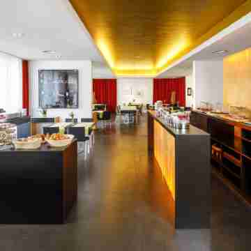 Balade Dining/Meeting Rooms