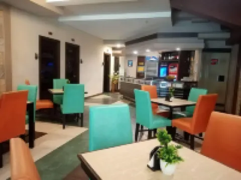 MO2 Westown Hotel - Mandalagan