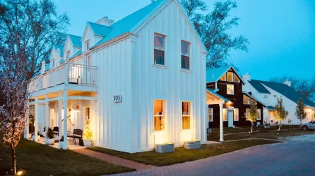 Inn Santa Clara Отели рядом с достопримечательностью «Red Mountain»