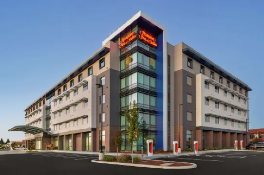 Hampton Inn & Suites - San Mateo
