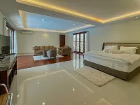 Merbau Luxurious Villa Senggigi by The Lavana Отели в г. Західний Ломбок