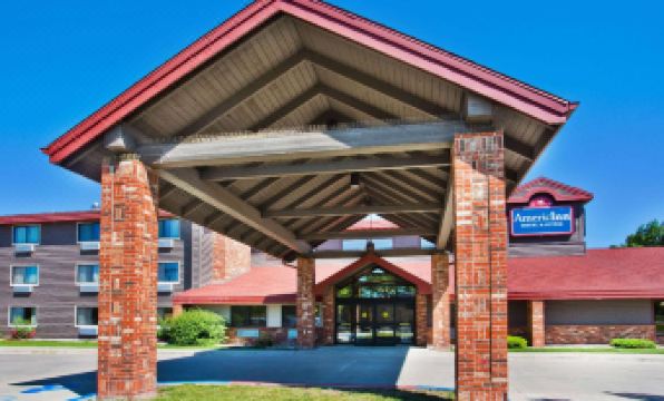 AmericInn by Wyndham Grand Forks