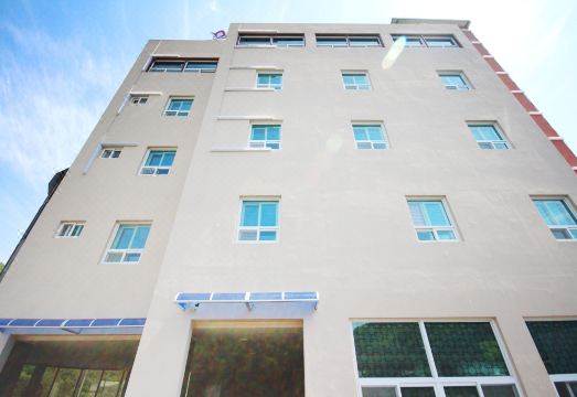 숙소 비교 분석