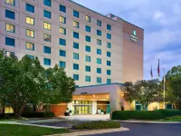 إمباسي سويتس باي هيلتون رالي دورهام ريسيرش ترينجل Hotels near بي ان سي أرينا