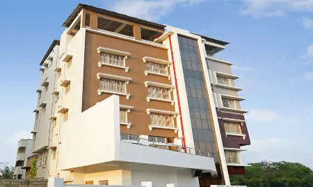 Treebo Hotel A1 Отели рядом с достопримечательностью «Ramtek Fort Temple»