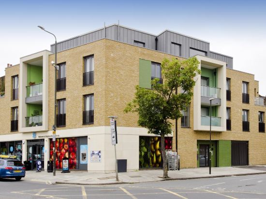 Fabulous 2-Bed Penthouse, Wimbledon