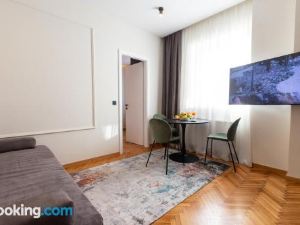 Loox Boutique Apartments Gunduliceva