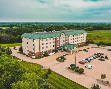 タウン & カントリー イン アンド スイーツ クインシーのホテル