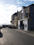 Pier House Hotels in Par