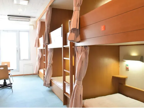 Osaka Municipal Nagai Youth Hostel - Capsule Hotels