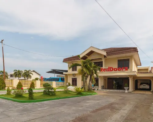 RedDoorz @ Jalan Sultan Agung Lampung Hotels in Kedaton