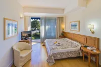Hotel Royal Отели рядом с достопримечательностью «Centro Internazionale di Studi Rosminiani»