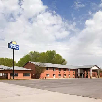 Days Inn & Suites by Wyndham Waterloo