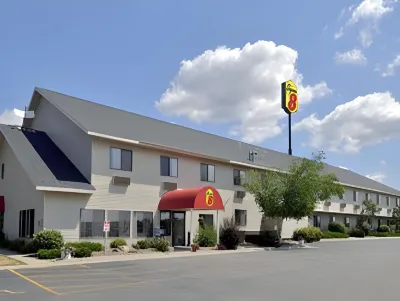 AmericInn by Wyndham Mauston Royal Bank附近的飯店