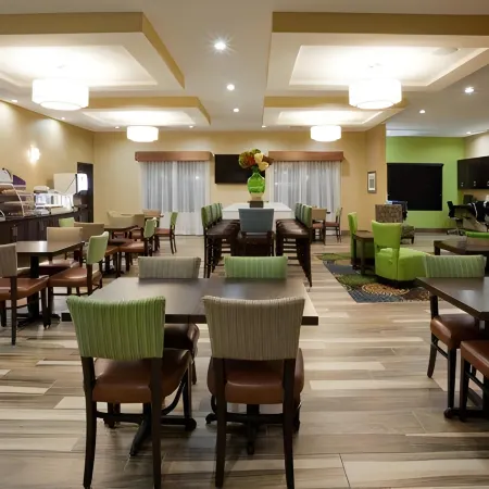 Holiday Inn Express & Suites DAVENPORT by IHG