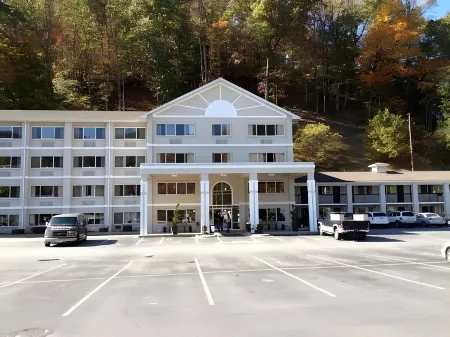 Cherokee Grand Hotel