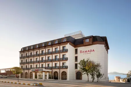 Ramada by Wyndham Van Отели в г. Эдремит