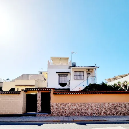 Charming Upper Bungalow with Terrace and Communal Pool in Torrevieja