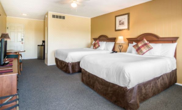 TiltonLodge Inn & Suites