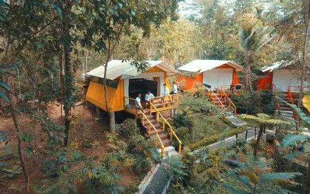 HAU Eco Lodges Citumang Pangandaran Отели в г. Parigi