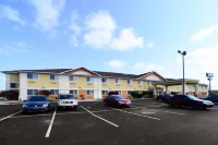 Quality Inn & Suites Springfield Southwest Near I-72 - parking