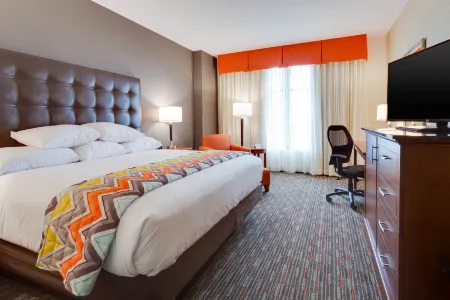 Drury Inn & Suites Fort Myers Airport FGCU Отели рядом с достопримечательностью «Галф Кост Таун Сентер»