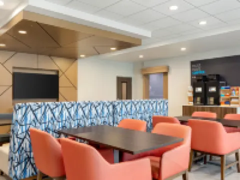 貝瑟默Candlewood Suites - 伯明翰西南酒店（洲際旗下） 貝瑟默酒店