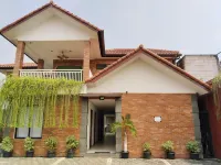 DeJati House Hotel di Pondokmelati