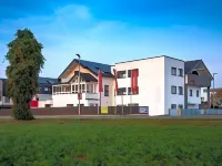 Hotel am Stadtrand Hotels near Bottich - Ruit