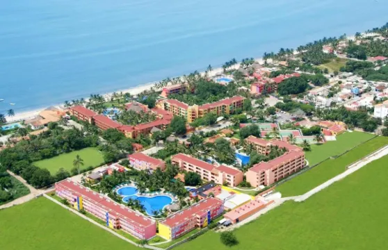 布塞里亞斯的Grand Decameron Complex, A Trademark 全包酒店
