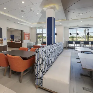 Holiday Inn Express & Suites RIDGECREST - CHINA LAKE by IHG