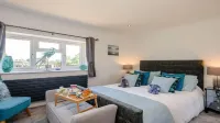 Luxurious Villa With Hot Tub Hotels in 