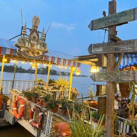 Glorilla Amphawa Riverside