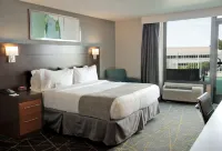 Holiday Inn VICTORVILLE by IHG - parking