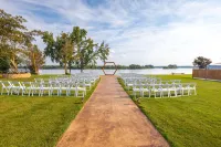 Super 8 by Wyndham Riverside Al