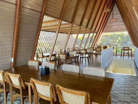 Vany Villa Balige Отели в г. Toba Regency