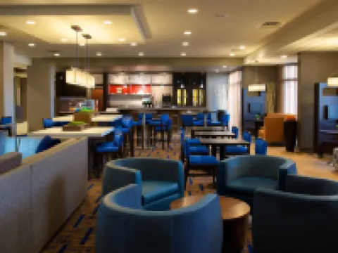 Courtyard Bloomington Hotels in Bloomington